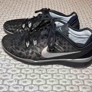 Nike size 8 Tri Fit 5